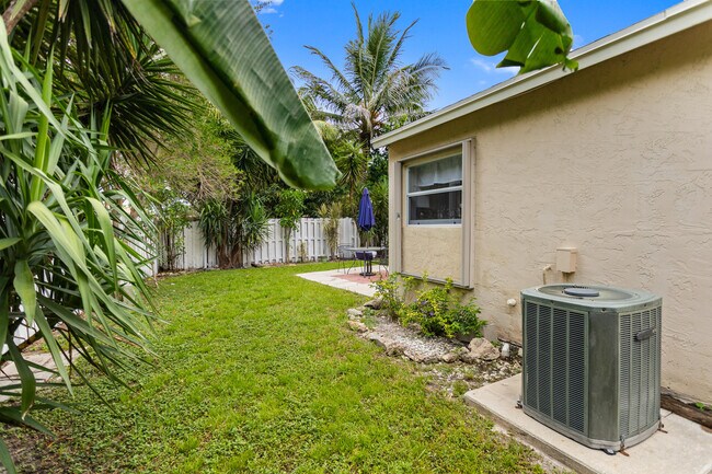 Building Photo - 13945 Langley Pl