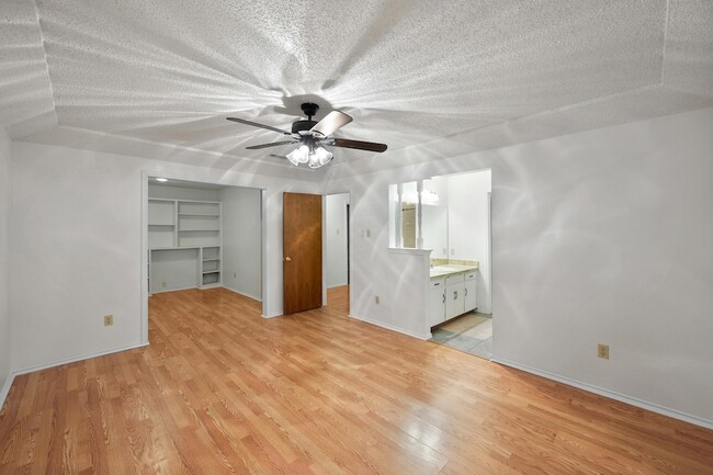 Building Photo - 6436 Ridglea Dr