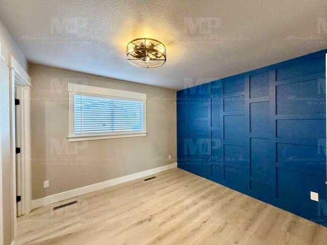 Building Photo - 724 Ponderosa Dr