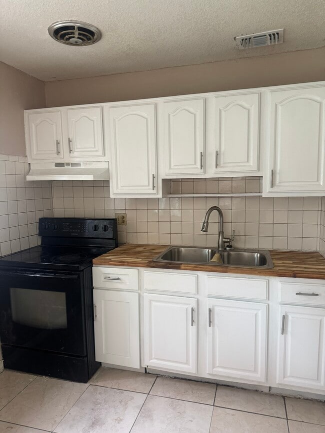 Building Photo - 4837 Shoshone St