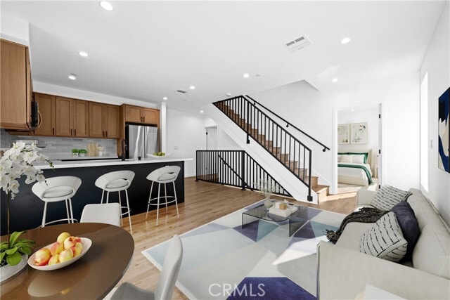 Building Photo - 1340 N Kingsley Dr