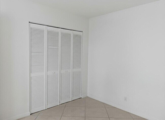 Building Photo - 8820 Royal Palm Blvd