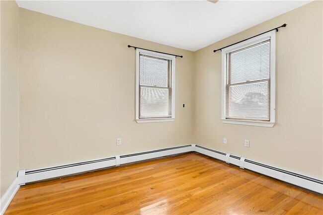 Building Photo - 773 Admiral St