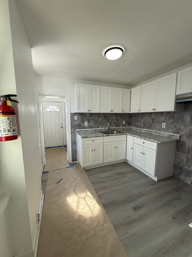 Building Photo - 538 Bailey St