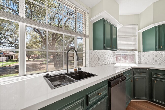 Building Photo - 16410 Fondren Grove Dr