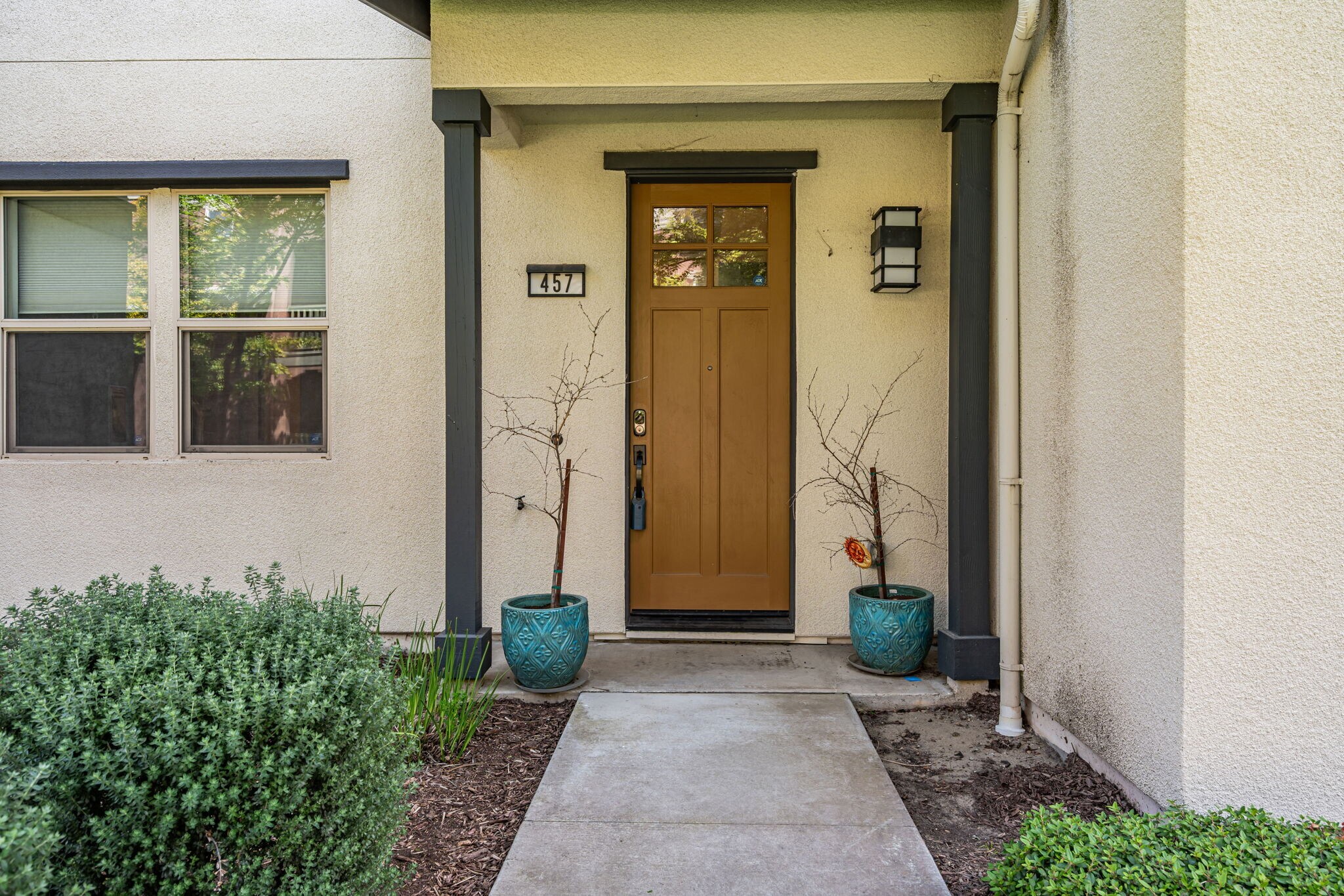 Building Photo - 457 Diller St