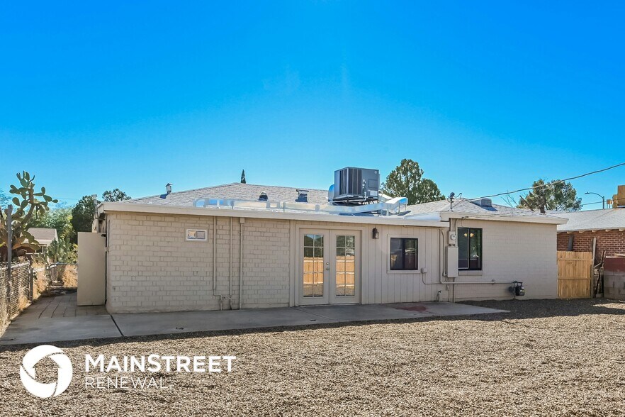 Building Photo - 2407 E Beverly Dr