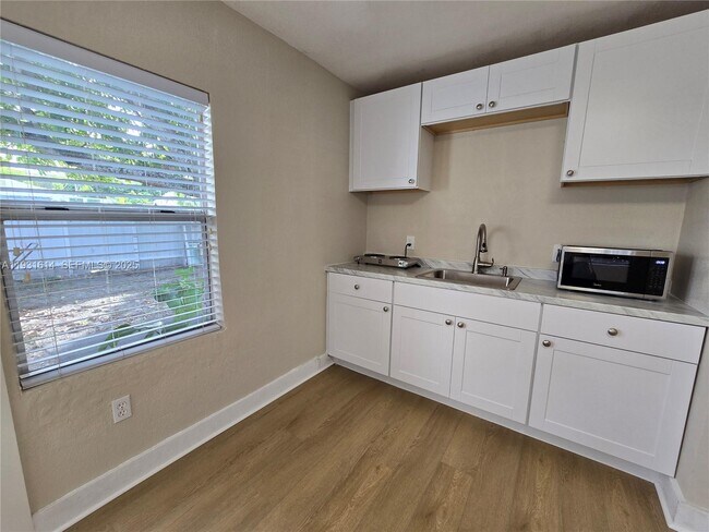 Building Photo - 13340 NE 16th Ave