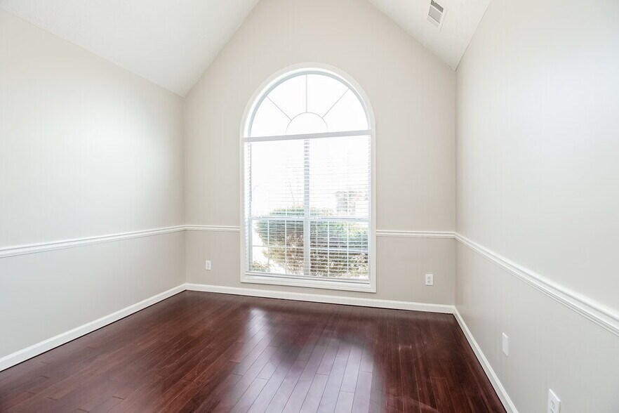 Building Photo - 608 Falcons Ridge