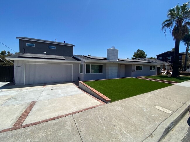 Building Photo - 8 BED/ 4 BATH with a POOL and Views!
