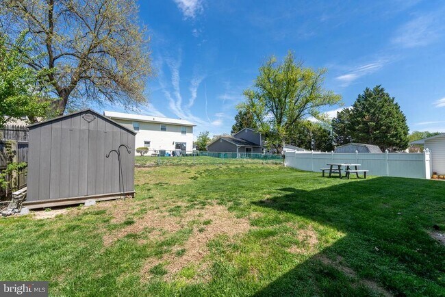 Building Photo - 1908 Champlain Dr