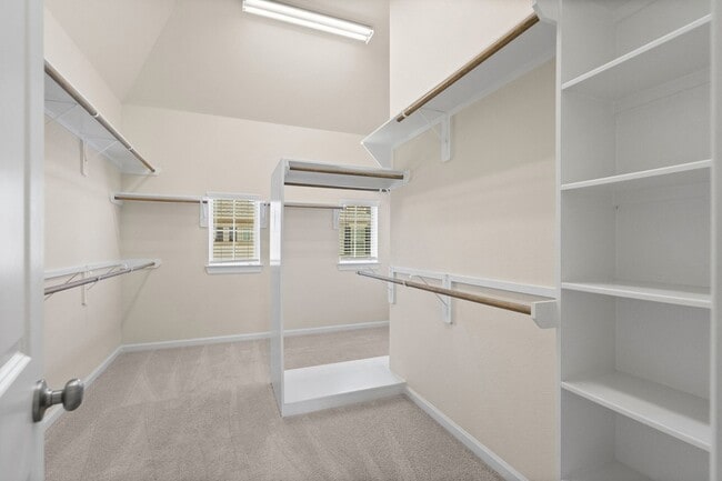 Building Photo - 2021 Cambridge Heights Pl