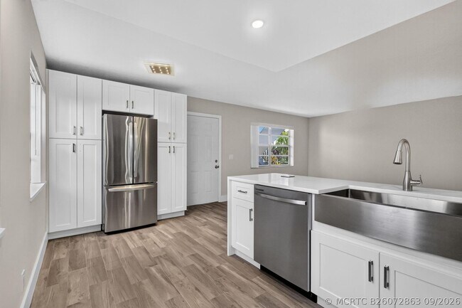 Building Photo - 770 Normandy Trail