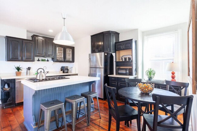 Building Photo - 1614 Mansfield St