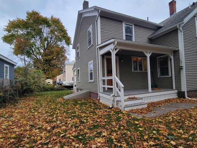 Building Photo - 17 Bixby St