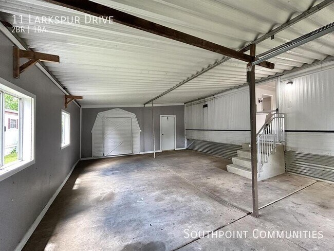 Building Photo - 11 Larkspur Dr