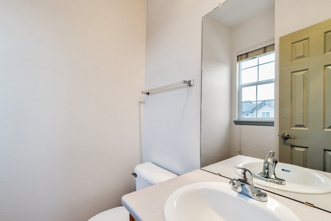 Building Photo - 2 Bedroom Condo in Littleton with a Fireplace and 2-car Garage!