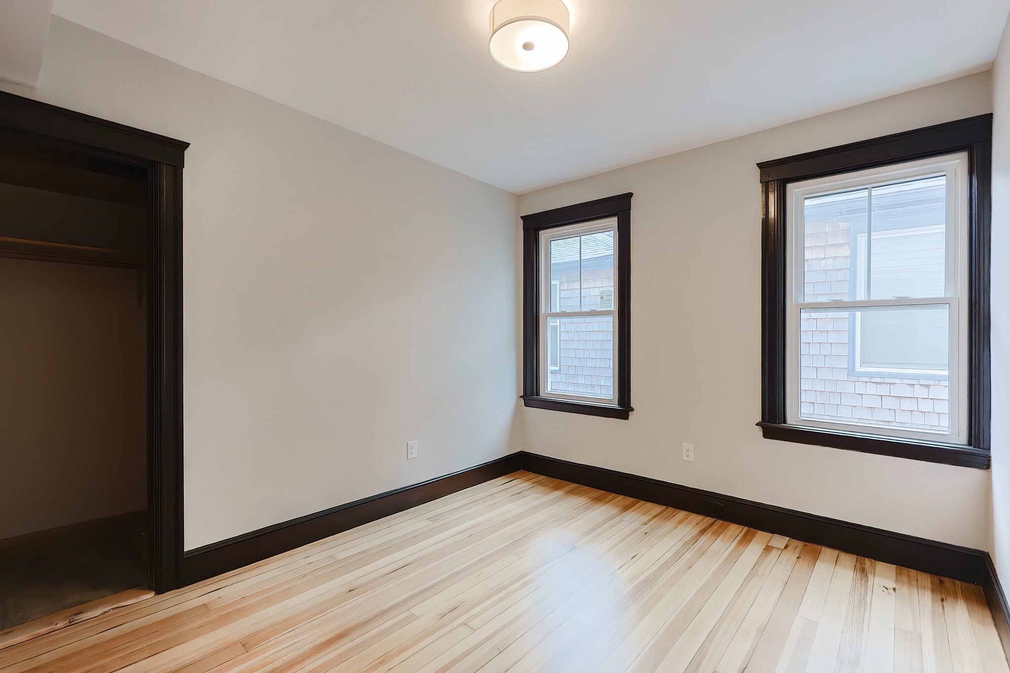 Building Photo - 65 Burton St