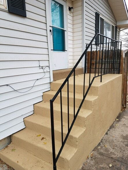 Private entrance - 3530 Pueblo Street