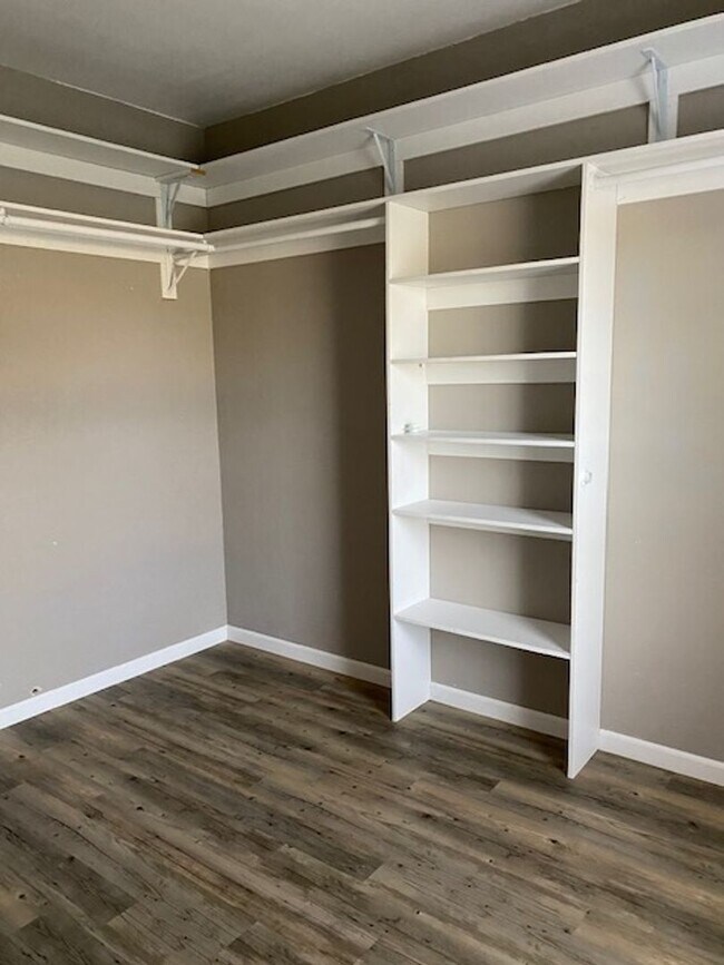 Building Photo - Amazing, Recently Renovated2 Bed 1 Bath Ho...