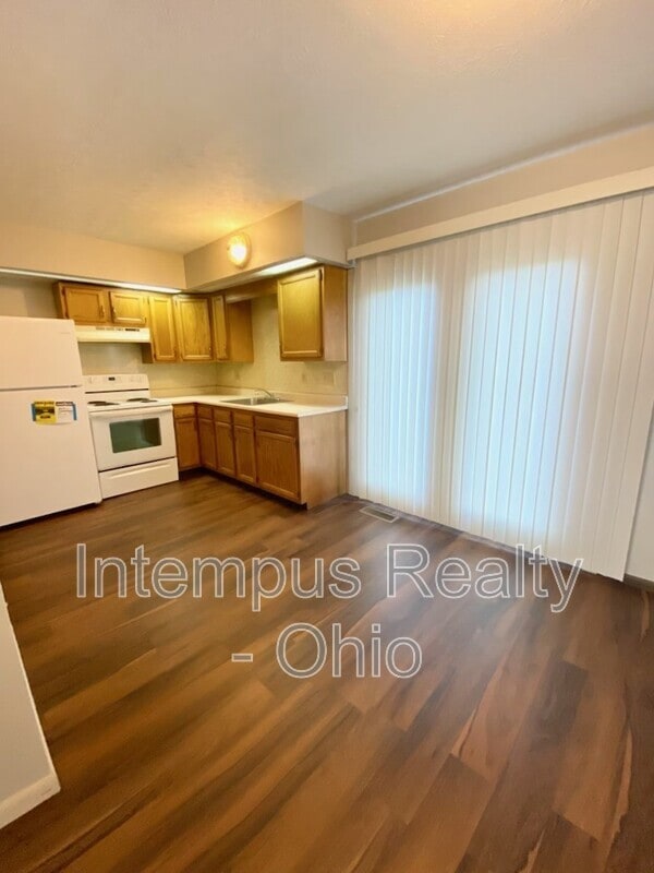 Building Photo - 718 W Light St