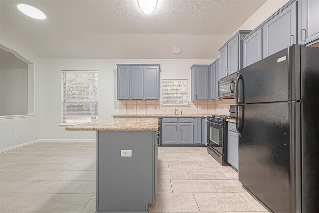 Building Photo - 6406 Applewood Forest Dr