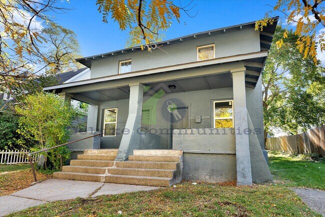 Building Photo - 724-724 Adams St SE