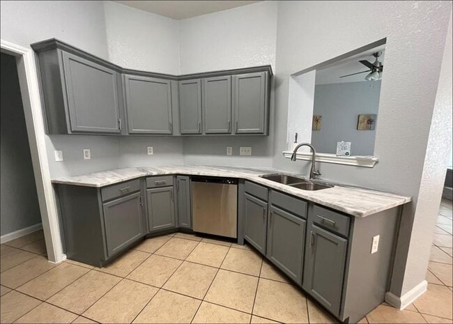 Building Photo - 7108 Bluegrass Ct