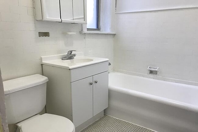 Floorplan - 5034-5046 S. Woodlawn Avenue