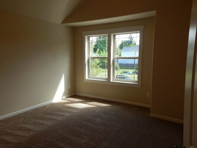 Building Photo - 5 Bedroom Beaverton Home!!!