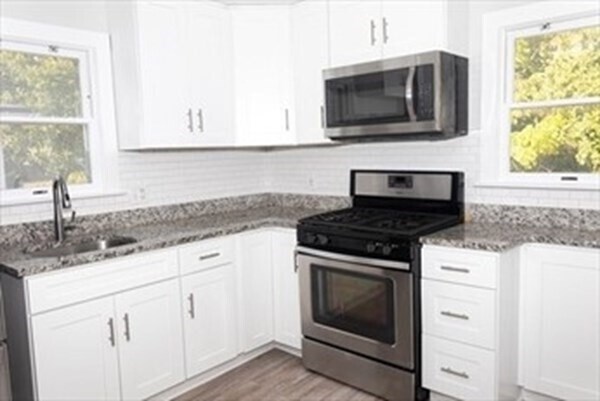 Building Photo - 145 Maple St