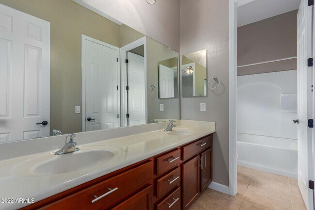 Building Photo - 13784 W Sarano Terrace