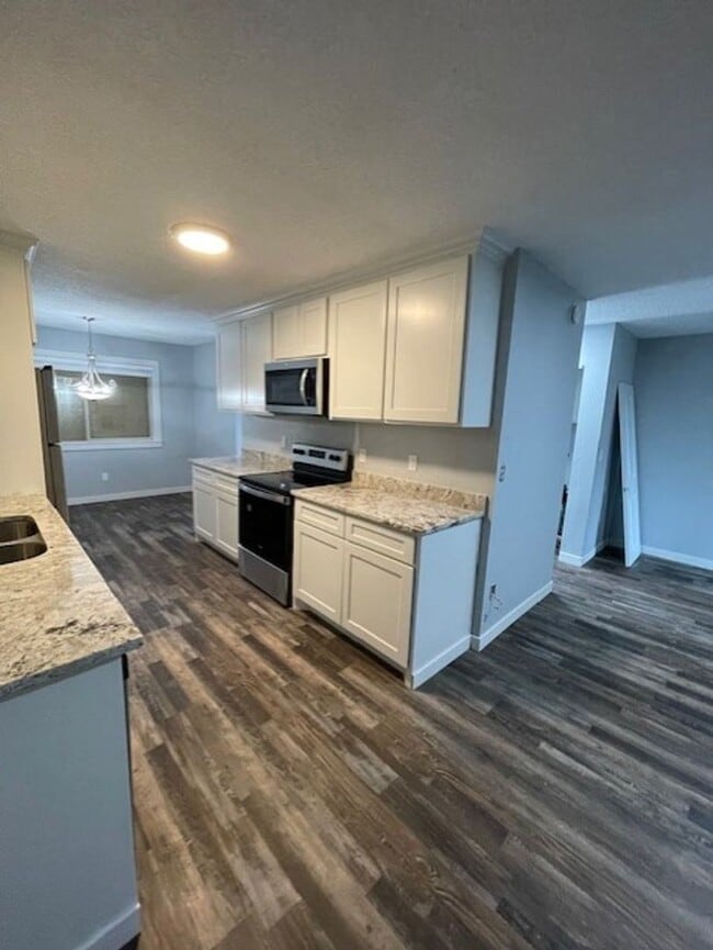 Building Photo - Fully Renovated 3BD/2.5BA Urban Retreat with Garage, Fireplace & Private Patio – SE Portland!