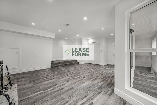 Building Photo - 9848 Portola Dr
