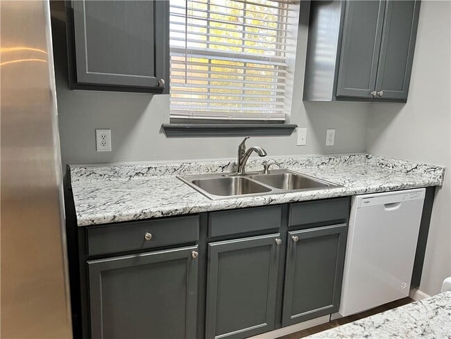 Building Photo - 2899 Meridian Pl