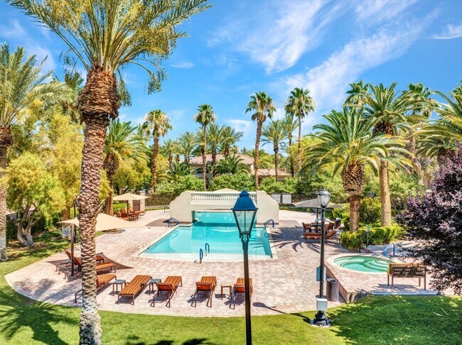 Building Photo - Beautiful 2 Bed 2 Bath ground floor condo in Guard Gated Green Valley Community. 1 Car garage!