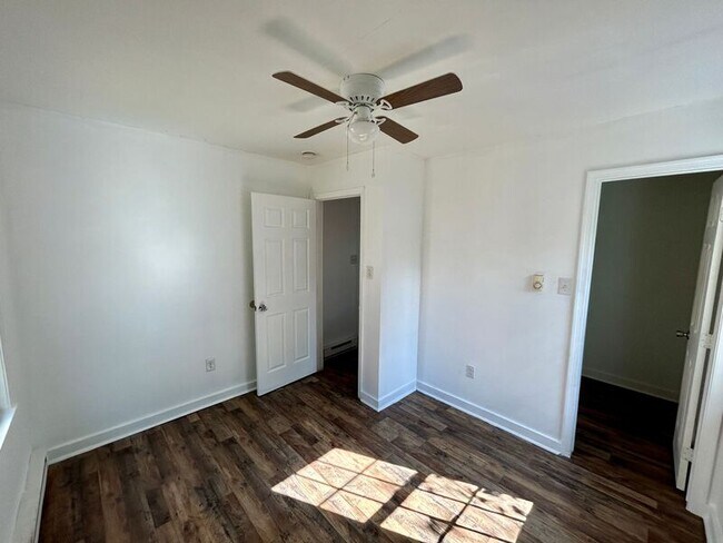 Building Photo - 11 N Quince Ave