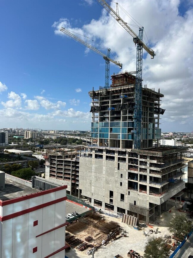 Building Photo - 851 NE 1st Ave