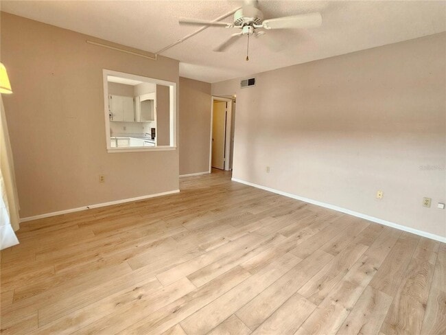 Building Photo - 509 W Venice Ave