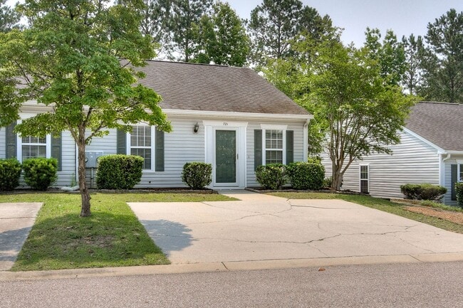 Building Photo - End Unit Townhome Evans