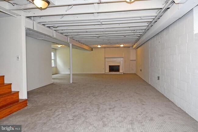 Building Photo - 3865 N Upland St
