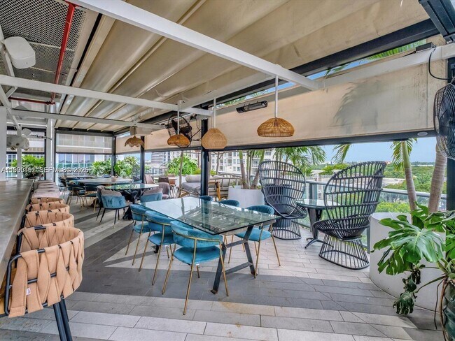 Building Photo - 121 NE 34th St