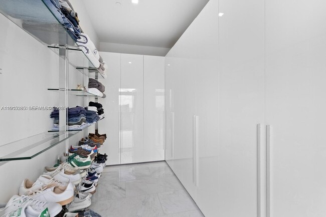 Building Photo - 1451 Brickell Ave