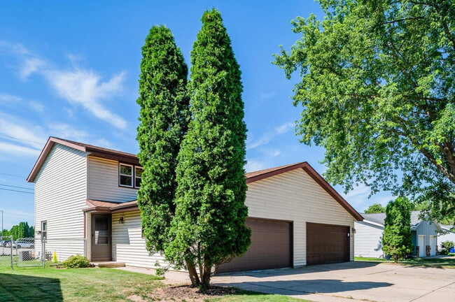 Building Photo - 1207 W Ridgeview Dr