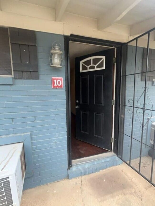 Building Photo - 1705 Chris Craft Dr