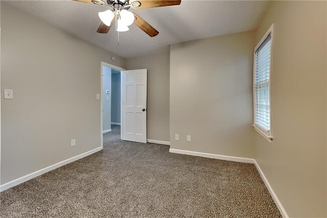 Building Photo - 4131 Kalb Ct SW