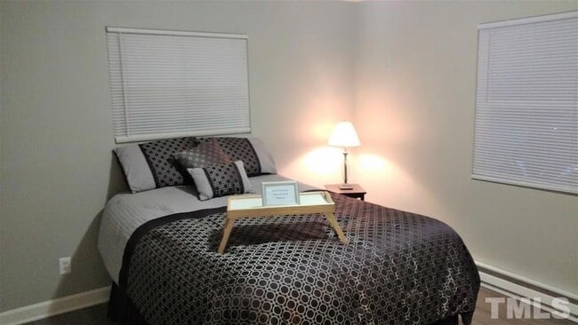 Building Photo - 411 Rose Ln