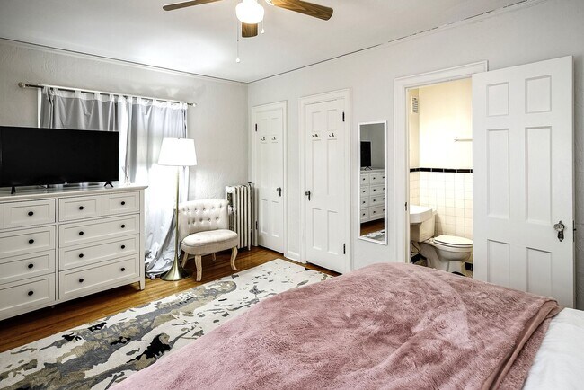 Building Photo - Spacious Two Bedroom Condo in Blackstone!