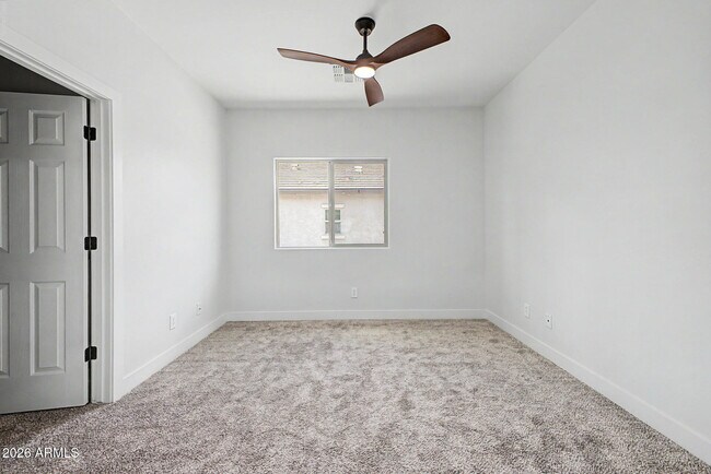 Building Photo - 3113 E Chisum Ln