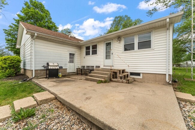 Building Photo - 251 E 600 N